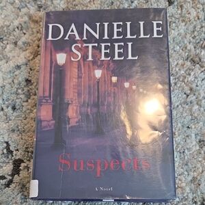 SUSPECTS BY DANIELLE STEEL